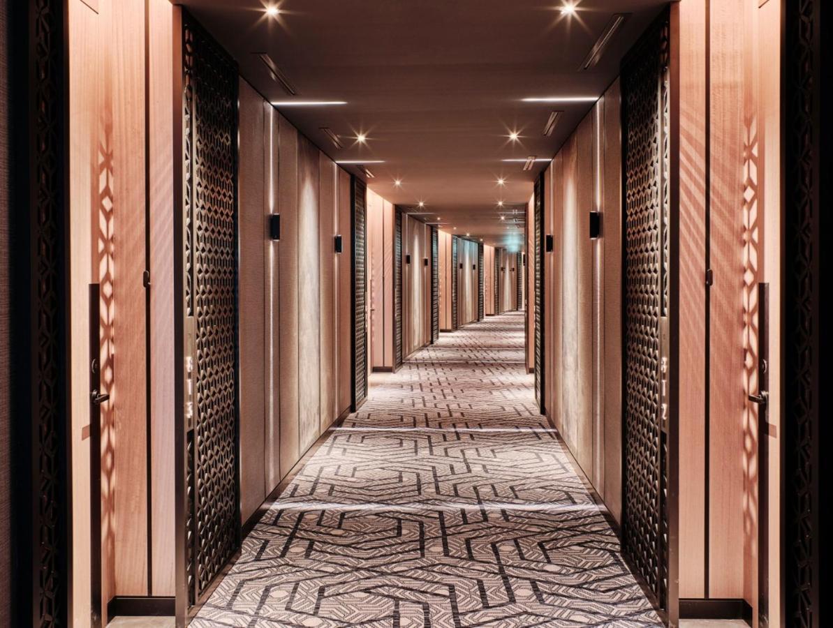 Grand Hyatt Kuwait Otel Kuveyt Dış mekan fotoğraf A corridor at the hotel