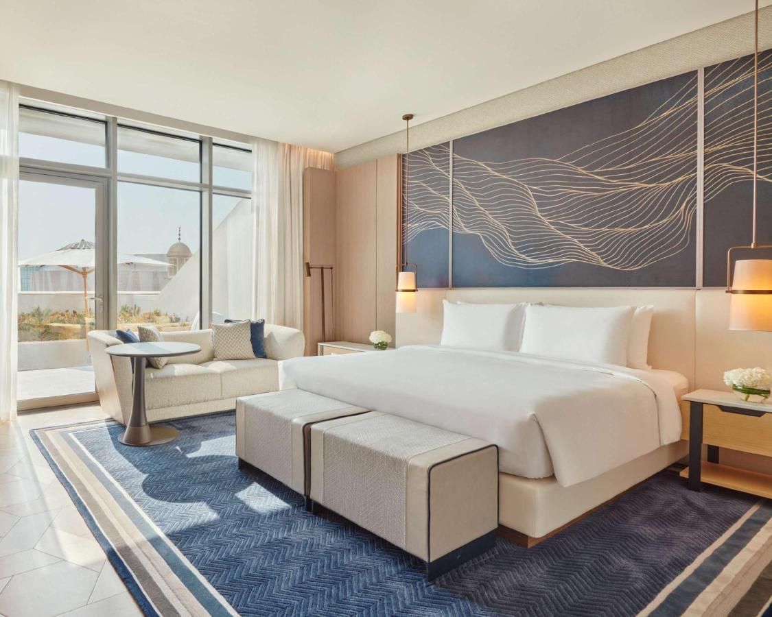 Grand Hyatt Kuwait Otel Kuveyt Dış mekan fotoğraf A bedroom at the hotel
