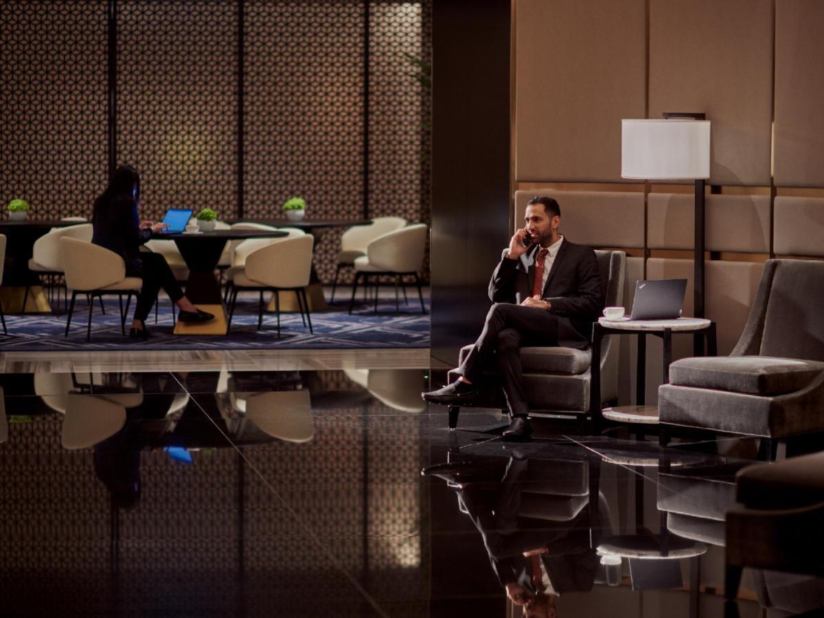 Grand Hyatt Kuwait Otel Kuveyt Dış mekan fotoğraf The Lounge at the airport