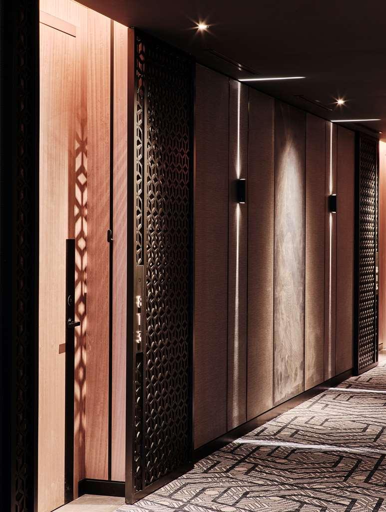 Grand Hyatt Kuwait Otel Kuveyt Oda fotoğraf Doors of the hotel
