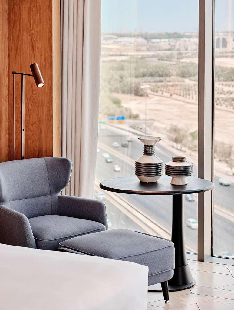 Grand Hyatt Kuwait Otel Kuveyt Oda fotoğraf A room at the hotel